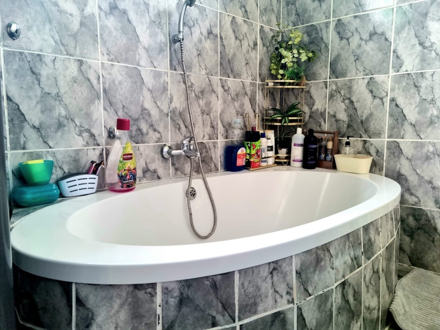 3 Bedroom Property for Sale in De Beers Northern Cape